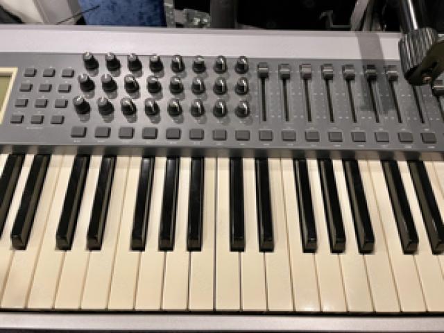 M-Audio Keystation Pro 88, Midi-Masterkeyboard Controller, gewichtete Tasten, Hammermechanik - 1